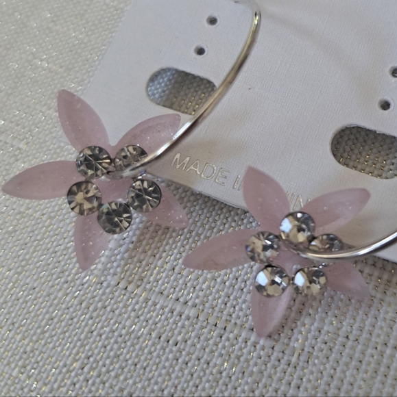 Woman's Hoop Floral Earrings With Rhinestones - Picture 7 of 8